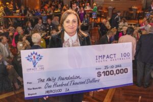 CEO of The Reily Foundation, Nadia Bergineti accepting the Impact100 South Australia 100,000 grant